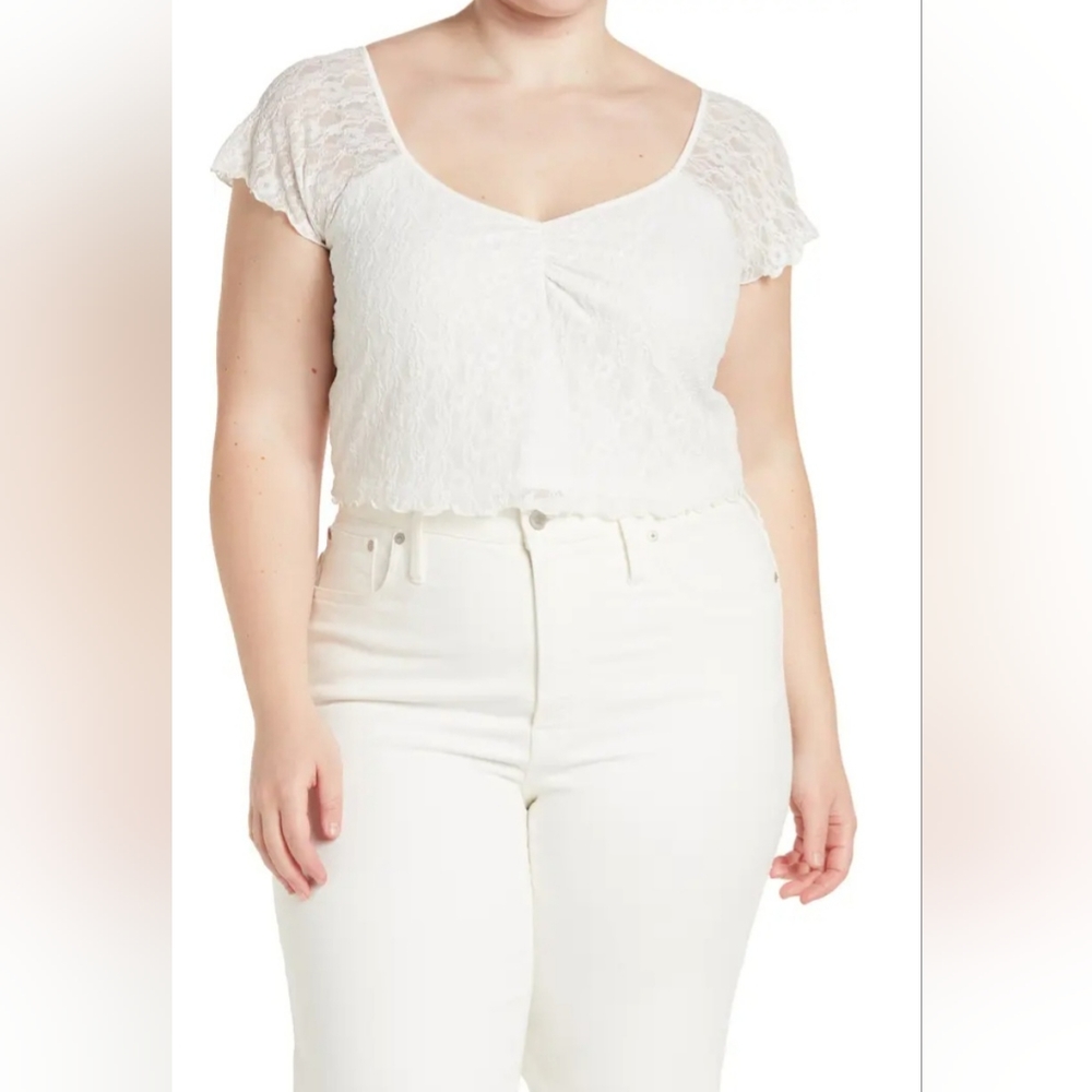 Abound Lettuce Trim Lace Cropped Top